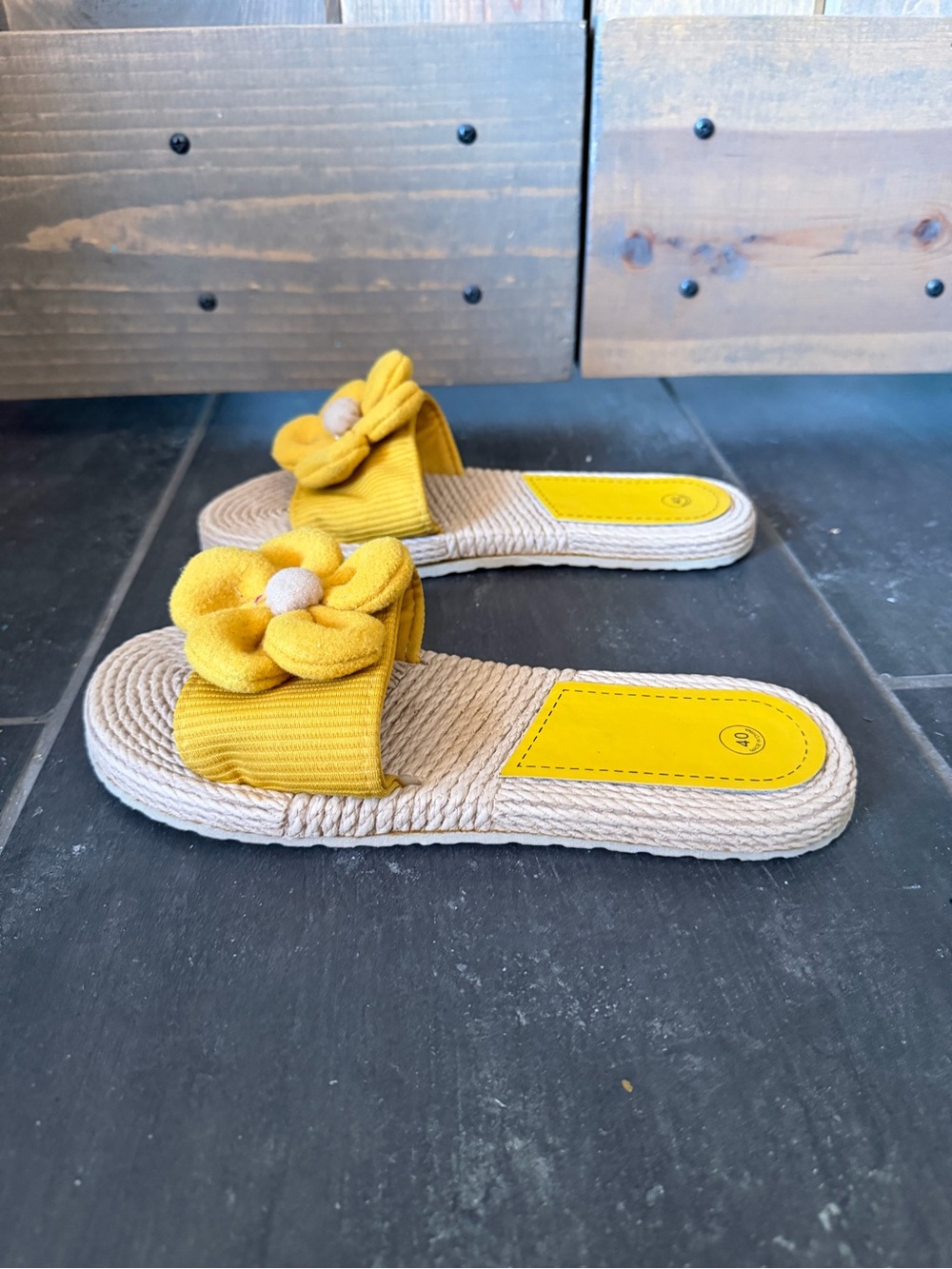 American Vintage Yellow Floral Slide Sandals - Picture 2 of 9